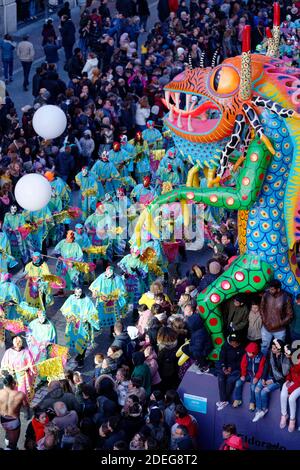 Des artistes se produisent lors du défilé d'Eldorado à Lille, dans le nord de la France, le 04 mai 2019, lors de l'événement de Lille 3000, avec pour thème cette année 'Mexico'. Photo par ABACAPRESS.COM Banque D'Images