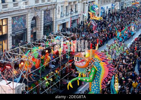 Des artistes se produisent lors du défilé d'Eldorado à Lille, dans le nord de la France, le 04 mai 2019, lors de l'événement de Lille 3000, avec pour thème cette année 'Mexico'. Photo par ABACAPRESS.COM Banque D'Images