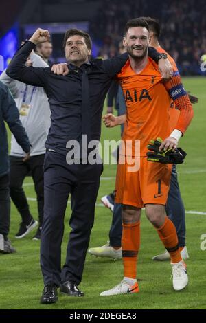 Mauricio Pochettino, entraîneur de Tottenham, termine la joie avec Hugo Lloris après le match de retour final de 1/2 de la Ligue des champions, Ajax contre Tottenham à Amsterdam Arena, Amsterdam, pays-Bas, le 8 mai 2019. Tottenham a gagné 3-2. Photo de Henri Szwarc/ABACAPRESS.COM Banque D'Images