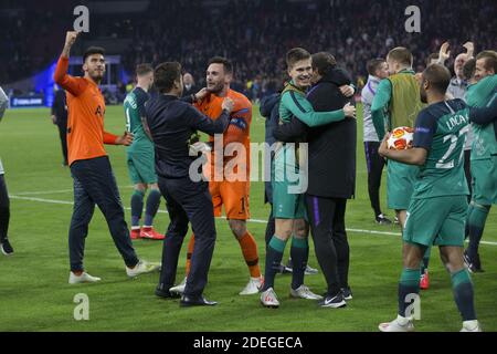 Mauricio Pochettino, entraîneur de Tottenham, termine la joie avec Hugo Lloris après le match de retour final de 1/2 de la Ligue des champions, Ajax contre Tottenham à Amsterdam Arena, Amsterdam, pays-Bas, le 8 mai 2019. Tottenham a gagné 3-2. Photo de Henri Szwarc/ABACAPRESS.COM Banque D'Images