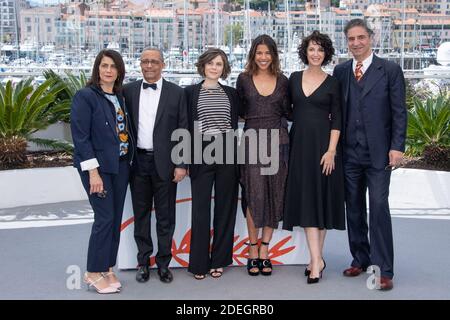 Hiam Abbass, Yasmina Khadra, Elea Gobbe Mevellec, Zita Hanrot, Zabou Breitman et Simon Abkarien assistant aux Hirondelles de Kaboul Photocall dans le cadre du 72e Festival international du film de Cannes, France, le 16 mai 2019. Photo d'Aurore Marechal/ABACAPRESS.COM Banque D'Images