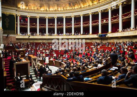 Vue générale de l'hémicycle de la vue nationale lors d'une session de questions au gouvernement à l'Assemblée nationale à Paris le 22 mai 2019. Photo de Raphael Lafargue/ABACAPRESS.COM Banque D'Images