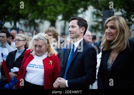 François Xavier Bellamy et Agnes Evren à la tête de la liste européenne française les Républicains. Les Républicains ( LR ) ont organisé un rassemblement avec François Xavier Bellamy, chef de la liste politique du groupe politique français les Républicains pour les élections européennes dans le sept arrondissement de Paris derrière les Invalides. Mai 24 2019. Photo de Raphael Lafargue/ABACAPRESS.COM Banque D'Images