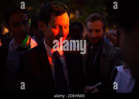 François Xavier Bellamy Chef de la liste européenne du groupe politique français les Républicains au milieu de la foule après son discours. Les Républicains ( LR ) ont organisé un rassemblement avec François Xavier Bellamy, chef de la liste politique du groupe politique français les Républicains pour les élections européennes dans le sept arrondissement de Paris derrière les Invalides. Mai 24 2019. Photo de Raphael Lafargue/ABACAPRESS.COM Banque D'Images