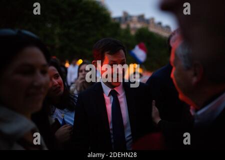 François Xavier Bellamy Chef de la liste européenne du groupe politique français les Républicains au milieu de la foule après son discours. Les Républicains ( LR ) ont organisé un rassemblement avec François Xavier Bellamy, chef de la liste politique du groupe politique français les Républicains pour les élections européennes dans le sept arrondissement de Paris derrière les Invalides. Mai 24 2019. Photo de Raphael Lafargue/ABACAPRESS.COM Banque D'Images