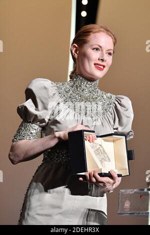 Emily Beecham reçoit le prix de la meilleure actrice pour son rôle dans 'Little Joe' lors du 72e Festival annuel de Cannes le 25 mai 2019 à Cannes, France.photo par David Niviere/ABACAPRESS.COM Banque D'Images