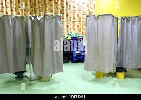 L'illustration montre des électeurs dans un bureau de vote à Strasbourg, France, dimanche 26 mai 2019. La Belgique organise dimanche des élections régionales, fédérales et européennes. Photo de Nicolas Roses/ABACAPRESS.COM Banque D'Images