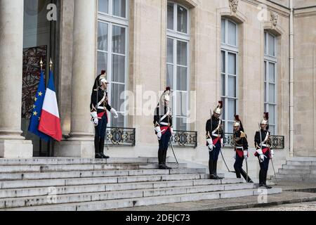 Les gardes républicains pour la cérémonie d'honneur qui recevra le Premier ministre canadien Justin Trudeau au Palais de l'Elysée, résidence officielle du Président de la République française, Paris, France, le 7 juin 2019. Photo de Daniel Derajinski/ABACAPRESS.COM Banque D'Images