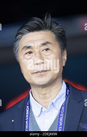 L'entraîneur chinois Jia Xiuqan (CHN) lors du match du groupe B de la coupe du monde des femmes de la FIFA 2019 entre l'Afrique du Sud et la Chine, au stade du Parc des Princes, le 13 juin 2019 à Paris, en France. Photo de Loic Baratoux/ABACAPRESS.COM Banque D'Images