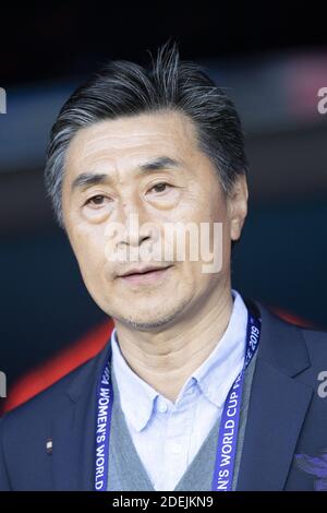 L'entraîneur chinois Jia Xiuqan (CHN) lors du match du groupe B de la coupe du monde des femmes de la FIFA 2019 entre l'Afrique du Sud et la Chine, au stade du Parc des Princes, le 13 juin 2019 à Paris, en France. Photo de Loic Baratoux/ABACAPRESS.COM Banque D'Images