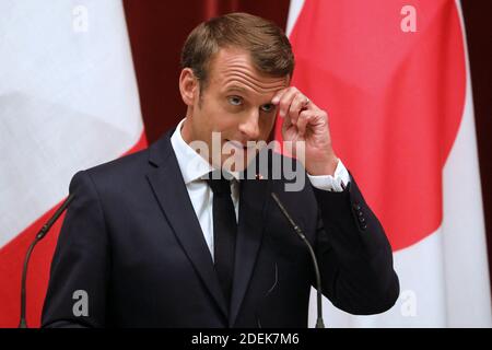 Le président français Emmanuel Macron s'exprime lors d'une conférence de presse conjointe avec le Premier ministre japonais Shinzo Abe à Tokyo le 26 juin 2019. Photo de Ludovic MARIN / piscine / ABACAPRESS.COM Banque D'Images