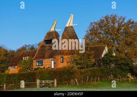 Angleterre, Kent, maisons Oast converties alias Oasts près de Tunbridge Wells Banque D'Images