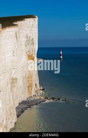 Angleterre, East Sussex, Eastbourne, Beachy Head, Seven Sisters Cliffs et Beachy Head Lighthouse Banque D'Images