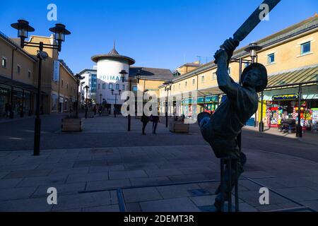 Hastings, East Sussex, Royaume-Uni. 1er décembre 2020. Météo au Royaume-Uni : journée ensoleillée et lumineuse sur la côte sud, alors que les résidents de Hastings, dans l'est du Sussex, se préparent pour le confinement au niveau 2. Centre commercial Priory Meadow. Crédit photo: Paul Lawrenson-PAL Media/Alay Live News Banque D'Images