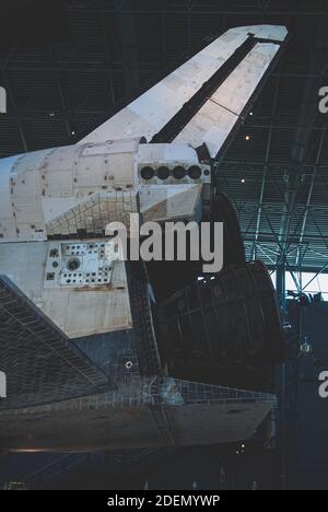 CHANTILLY, ÉTATS-UNIS - 19 mai 2012 : vue du côté du port de la section de queue de l'USS Discovery au musée de l'air et de l'espace de Dulles à Chantilly, Virg Banque D'Images