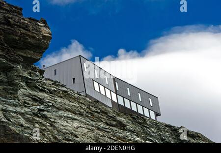 Berghütte Cabane de Tracuit, Zinal, Val d’Anniviers, Wallis, Schweiz / cabane de montagne Cabane de Tracuit, Zinal, Val d’Anniviers, Valais, Suisse Banque D'Images