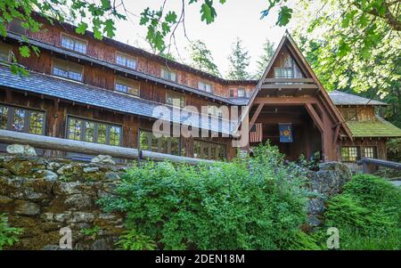 CAVE JUNCTION, OREGON, ÉTATS-UNIS - 19 septembre 2019 : le bâtiment historique de l'auberge et du centre d'accueil des visiteurs au monument national Oregon Caves dans les forêts o Banque D'Images