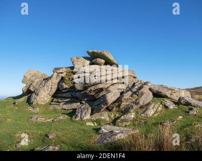 Affleurement rocheux, dans le parc national de Dartmoor près de Belstone. Devon, Angleterre. Banque D'Images