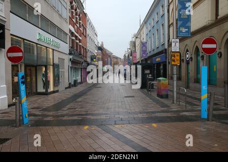 Belfast : des rues vides à la veille de la photo de Noël Mal McCann Banque D'Images