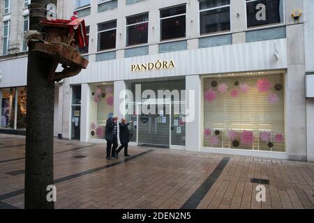 Belfast : des rues vides à la veille de la photo de Noël Mal McCann Banque D'Images