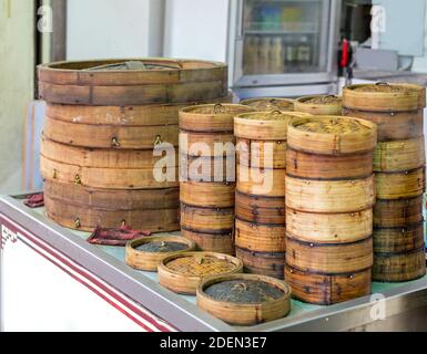 Boulettes dans des paniers Steamer au Market Sall à Hong Kong Banque D'Images