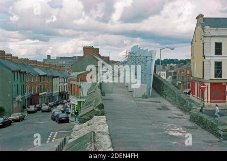 Stadtmauer, rechts Upper Magazine Street, historische Aufnahme, août 1986, Londonderry, Nordirland | City Walls, Upper Magazine Street sur la droite, août 1986, Londonderry, Irlande du Nord Banque D'Images