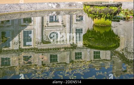 réflexions des ruines de la maison d'appuldurcombe sur l'île de wight Banque D'Images