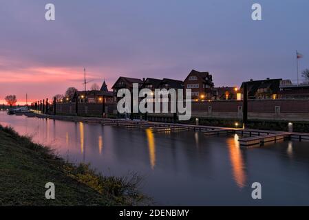 Sonnenaufgang am Hafen Banque D'Images