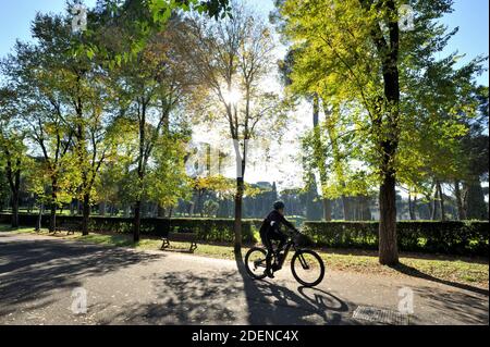 Italie, Rome, Villa Borghese, cyclisme Banque D'Images