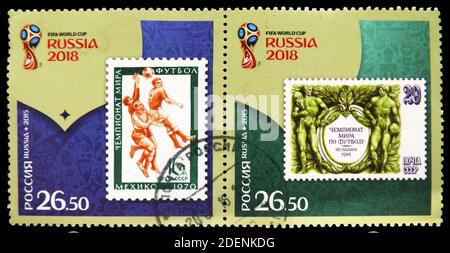 MOSCOU, RUSSIE - 28 MAI 2020 : deux timbres-poste imprimés en Russie montrent l'Espagne 1982 et le Mexique 1970, coupe du monde de la FIFA 2018 série Russie, vers 2015 Banque D'Images