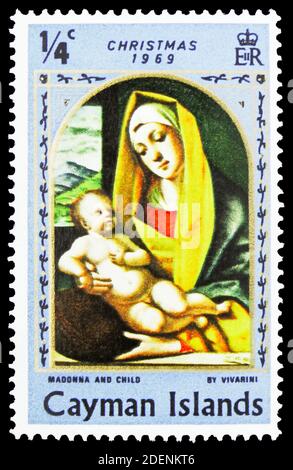 MOSCOU, RUSSIE - 28 JUIN 2020: Timbre-poste imprimé aux îles Caïmans montre la Vierge à l'enfant vers 1483, Alvise Vivarini, série de Noël 1969, Banque D'Images