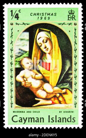 MOSCOU, RUSSIE - 28 JUIN 2020: Timbre-poste imprimé aux îles Caïmans montre la Vierge à l'enfant vers 1483, Alvise Vivarini, série de Noël 1969, Banque D'Images
