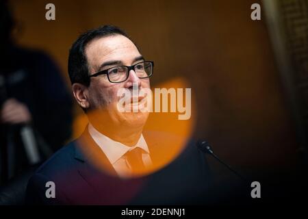 Washington, États-Unis. 1er décembre 2020. Le secrétaire au Trésor Steven Mnuchin parle lors d'une audience du Comité sénatorial des banques à Capitol Hill, le mardi 1er décembre 2020 à Washington. (Al Drago/Pool/Sipa USA) Credit: SIPA USA/Alay Live News Banque D'Images