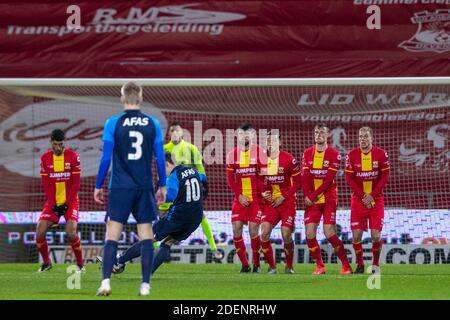 Deventer, pays-Bas. 1er décembre 2020. DEVENTER, Stadium de Adelaarshorst, 01-12-2020, saison 2020/2021, Dutch Keuken Kampioen Divie. Le joueur de Jong Az Thijs Oosting (m) a obtenu 0-1 points pendant le match Vas-y Eagles - Jong AZ crédit: Pro Shots/Alamy Live News Banque D'Images