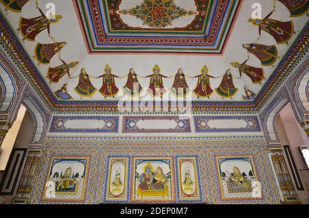 Beau plafond à l'intérieur d'un haveli traditionnel à Bikaner, Rajasthan Banque D'Images