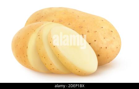 Couper les pommes de terre brutes isolées sur fond blanc Banque D'Images