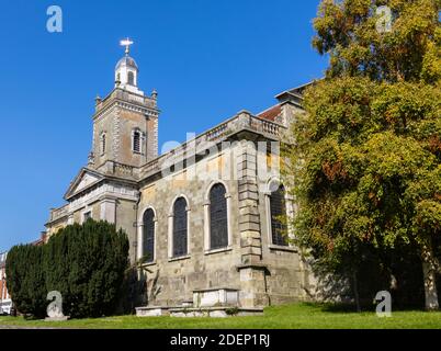 Élévation de l'église Saint-Pierre et Saint-Paul, place du marché, Blandford Forum, une ville marchande de Dorset, au sud-ouest de l'Angleterre, à l'architecture typique de la Géorgie Banque D'Images