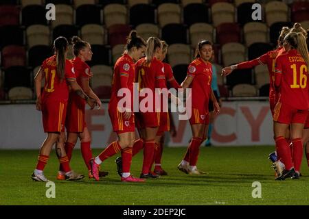 Newport, Royaume-Uni. 1er décembre 2020. Natasha Harding, du pays de Galles (L), célèbre avec ses coéquipiers le premier but de ses côtés contre la Biélorussie. Match de qualification des femmes de l'UEFA pour l'Euro 2022, groupe c, femmes du pays de Galles contre Bélarus à Rodney Parade à Newport, au sud du pays de Galles, le mardi 1er décembre 2020. Photo par Lewis Mitchell/Andrew Orchard sports photographie/Alamy Live News crédit: Andrew Orchard sports photographie/Alamy Live News Banque D'Images