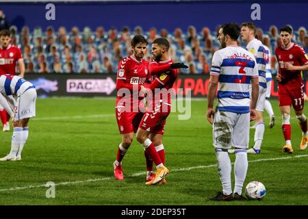 Londres, Royaume-Uni. 1er décembre 2020. Nahki Wells célèbre l'égaliseur de la ville avec des coéquipiers lors du match de championnat Sky Bet entre Queens Park Rangers et Bristol City au stade Loftus Road, à Londres, le mardi 1er décembre 2020. (Crédit : Ian Randall | INFORMATIONS MI) crédit : INFORMATIONS MI et sport /Actualités Alay Live Banque D'Images