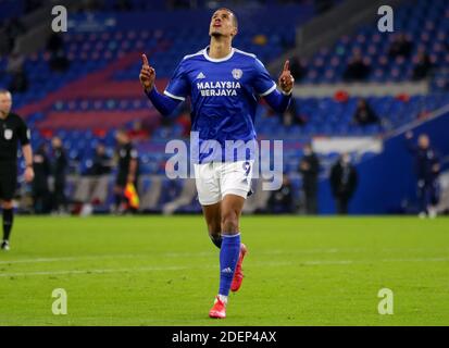 Robert Glatzel, de Cardiff City, célèbre le troisième but de son équipe lors du match du championnat Sky Bet au Cardiff City Stadium. Banque D'Images