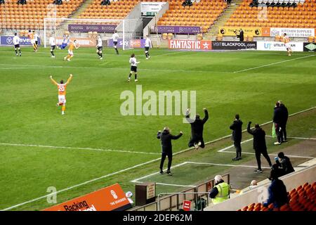 Blackpool, Royaume-Uni. 1er décembre 2020. BLACKPOOL, ANGLETERRE. LE 1ER DÉCEMBRE, Neil Critchley, le gérant de Blackpool, fête après que le premier but de Keshi Anderson de Blackpool ait été mis à l'honneur lors du match de la Sky Bet League 1 entre Blackpool et Portsmouth, à Bloomfield Road, Blackpool, le mardi 1er décembre 2020. (Crédit : Tim Markland | ACTUALITÉS MI) crédit : ACTUALITÉS MI et sport /Actualités Alay Live Banque D'Images