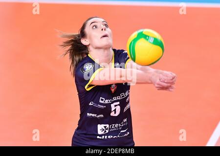 Scandicci, Florence, Italie. scandicci 2020, florence, Italie, Palazzetto dello Sport, 01 décembre 2020, Marta Krajewska (Developres SkyRes Rzeszow) pendant SSC Palmberg Schwerin vs Developres SkyRes Rzeszow - CEV Champions League Women volley-ball Match Credit: Lisa Guglielmi/LPS/ZUMA Wire/Alamy Live News Banque D'Images