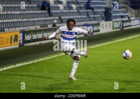 Londres, Royaume-Uni. 1er décembre 2020. QPR Osman Kakay traverse le ballon lors du match de championnat Sky Bet entre Queens Park Rangers et Bristol City au stade Loftus Road, à Londres, le mardi 1er décembre 2020. (Crédit : Ian Randall | INFORMATIONS MI) crédit : INFORMATIONS MI et sport /Actualités Alay Live Banque D'Images