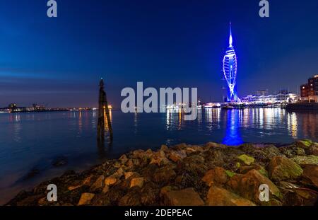 Le port de Portsmouth et la tour Spinnaker ont maintenant rebaptisé Emirates Spinnaker Tower. Portsmouth, Hampshire, Angleterre, Royaume-Uni Banque D'Images