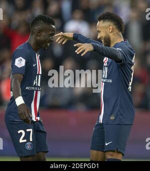 GUEYE I et Da Silva SANTOS JUNIOR Neymar à partir de 888 Banque D'Images
