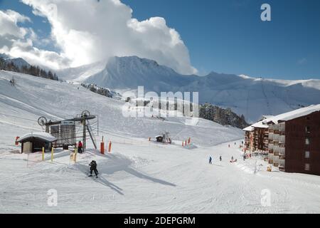 Pistes de ski dans les Alpes Banque D'Images