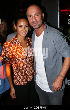 Christophe Dugarry et sa compagnie Yasmina lors de la soirée d'inauguration du Roxie Club, a Paris, France, le 10 octobre 2019. Photo de Jerome Domine/ABACAPRESS.COM Banque D'Images