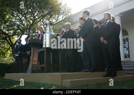 Le président des États-Unis Donald J. Trump accueille les St Louis Blues, champions de la coupe Stanley 2019, à la Maison Blanche à Washington DC, aux États-Unis, le mardi 15 octobre 2019. Photo de Stefani Reynolds/CNP/ABACAPRESS.COM Banque D'Images