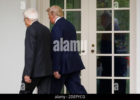 Le président américain Donald Trump marche avec le président italien Sergio Mattarella au bureau ovale de la Maison Blanche à Washington avant leur réunion du 16 octobre 2019. Photo de Yuri Gripas/ABACAPRESS.COM Banque D'Images