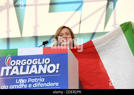 Chef du parti conservateur italien Frères d'Italie, Giorgia Meloni assiste à un rassemblement massif contre le gouvernement le 19 octobre 2019 à Rome, Italie. Le rassemblement avec la Ligue du Nord et d'autres partis d'opposition de droite visant à relancer la droite italienne. Des dizaines de milliers de supporters ont pavané la Ligue et des drapeaux italiens sur la Piazza San Giovanni. Photo par Eric Vandeville/ABACAPRESS.COM Banque D'Images